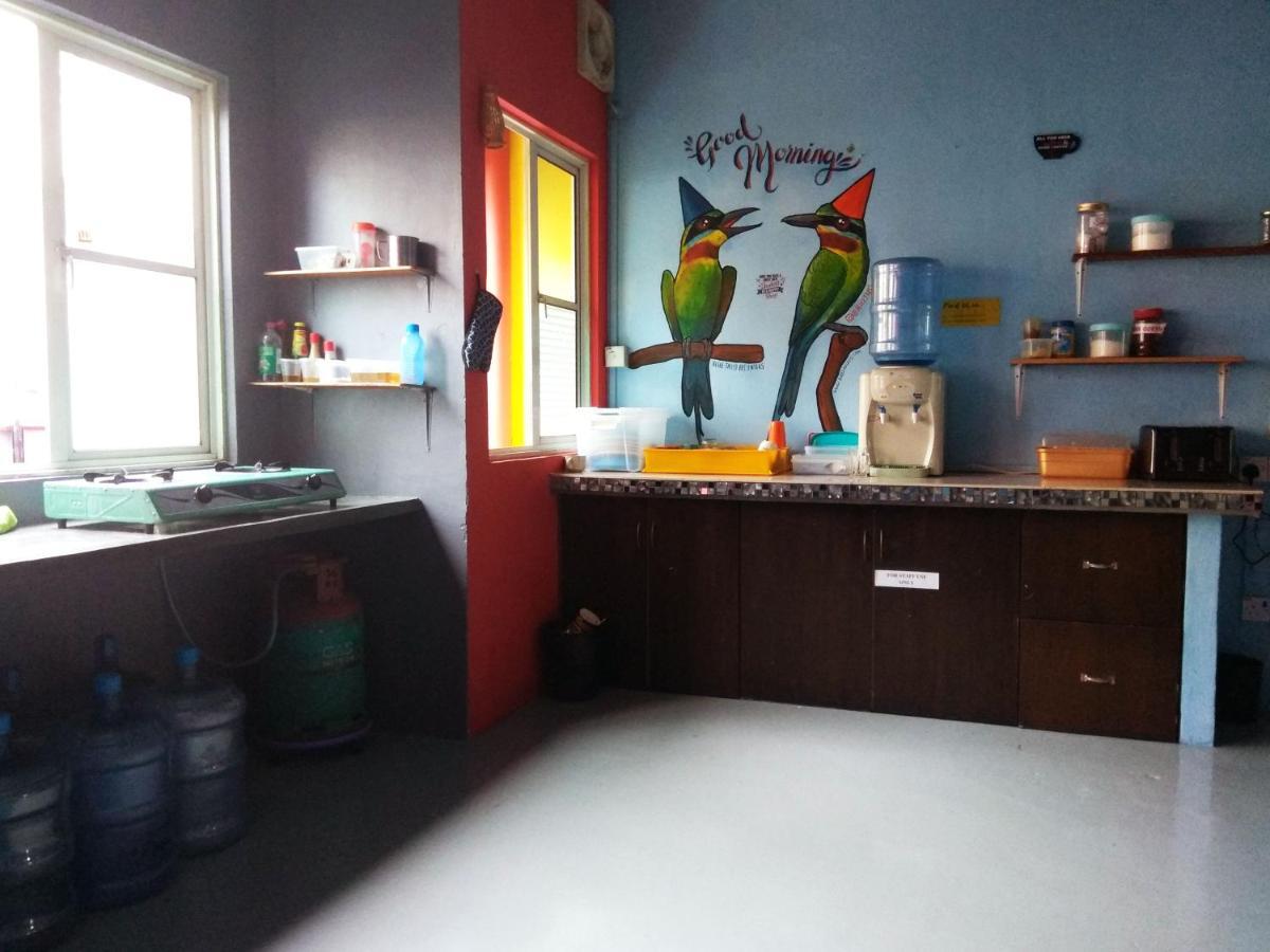 Sandakan Backpackers Hostel Bagian luar foto