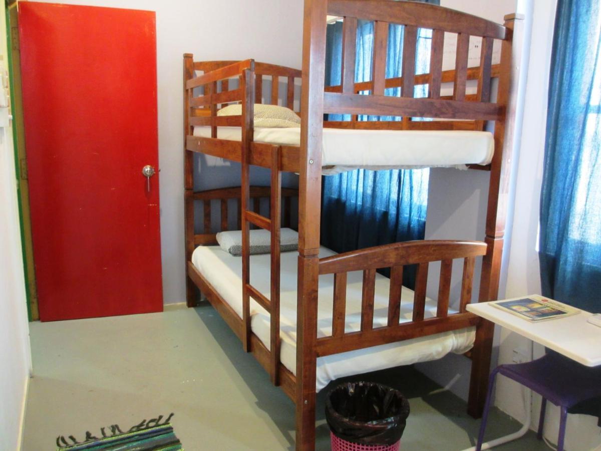 Sandakan Backpackers Hostel Bagian luar foto